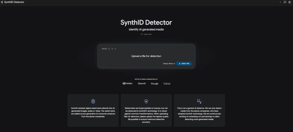 מסך העלאת קובץ לבדיקה ב-SynthID Detector.